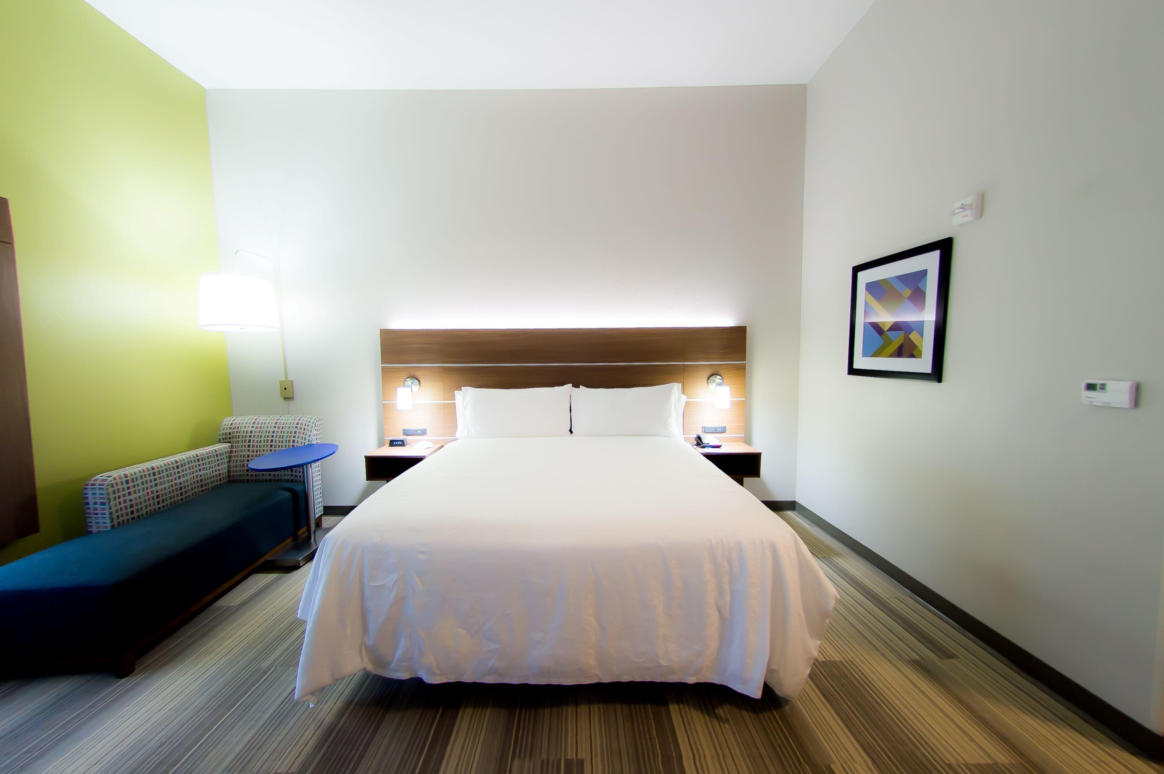 Holiday Inn Express & Suites Statesville Bagian luar foto