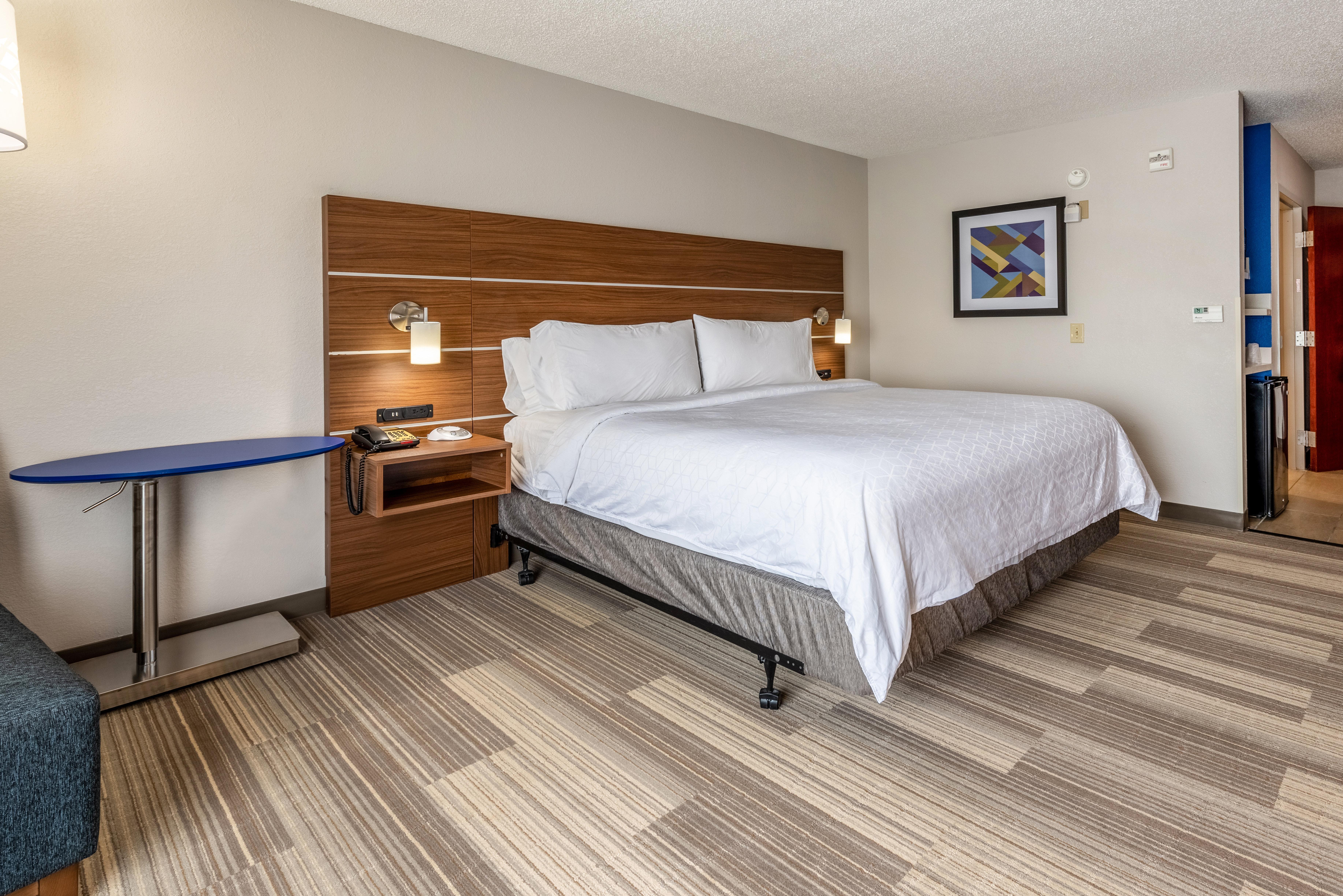 Holiday Inn Express & Suites Statesville Bagian luar foto
