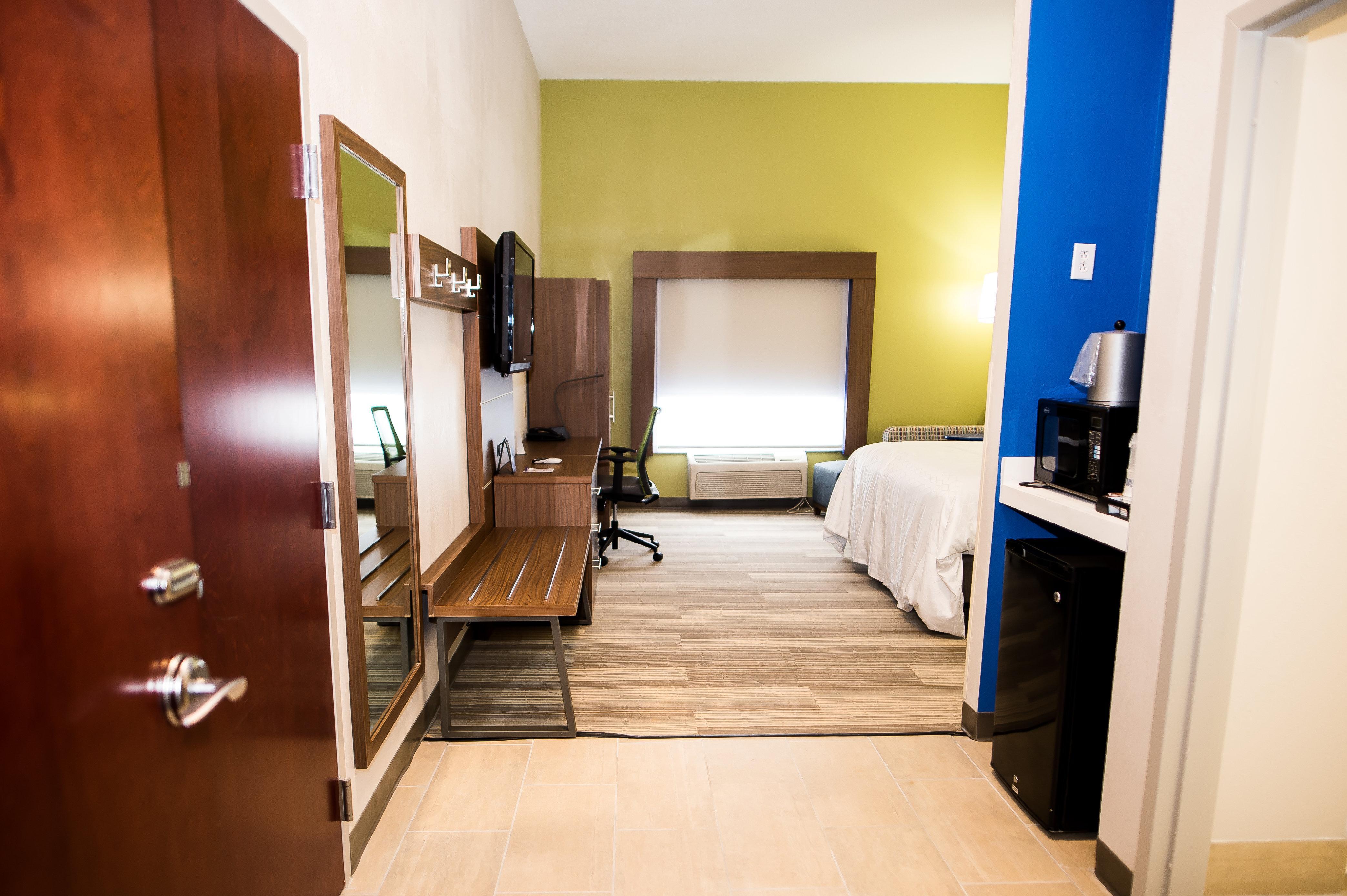 Holiday Inn Express & Suites Statesville Bagian luar foto