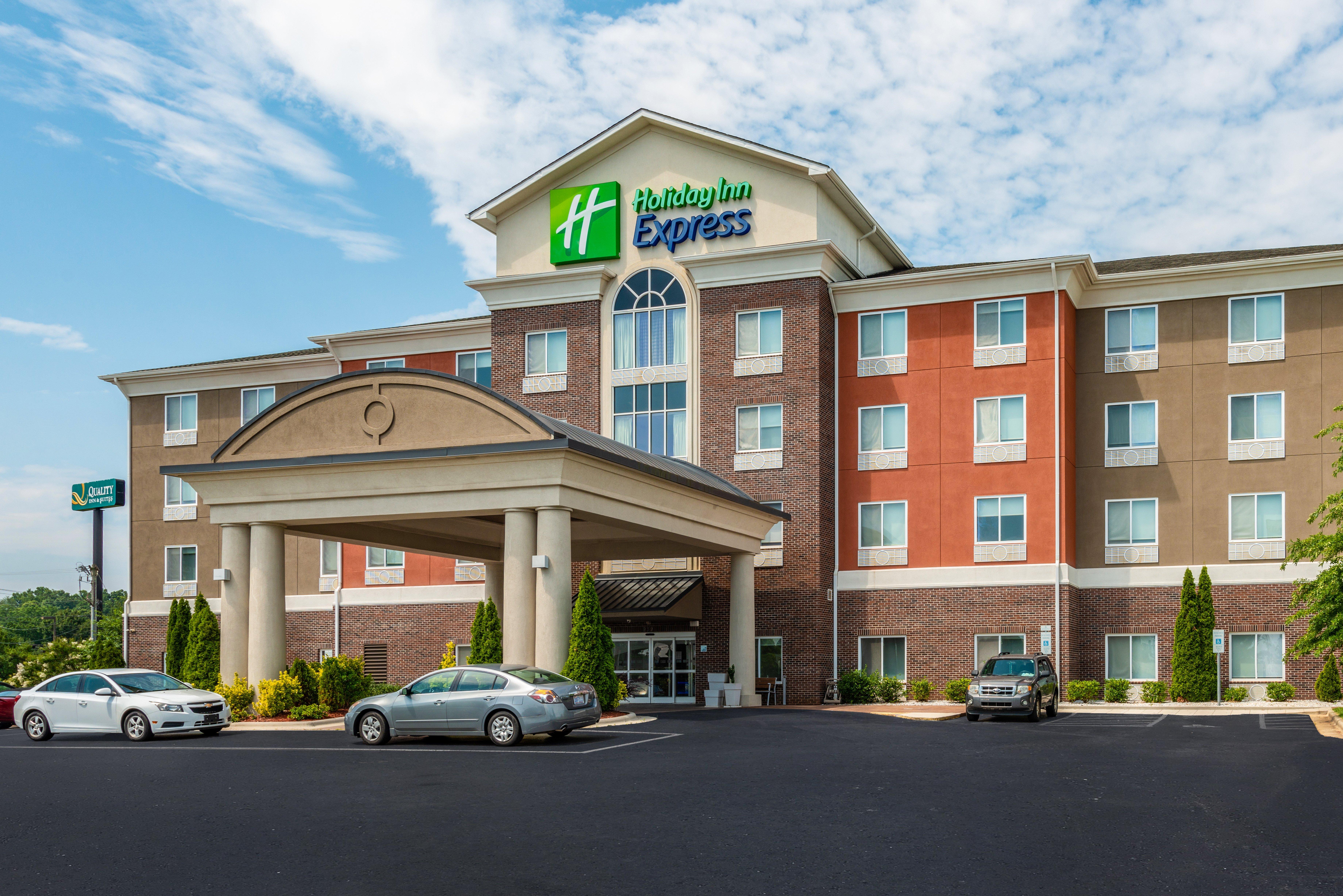 Holiday Inn Express & Suites Statesville Bagian luar foto