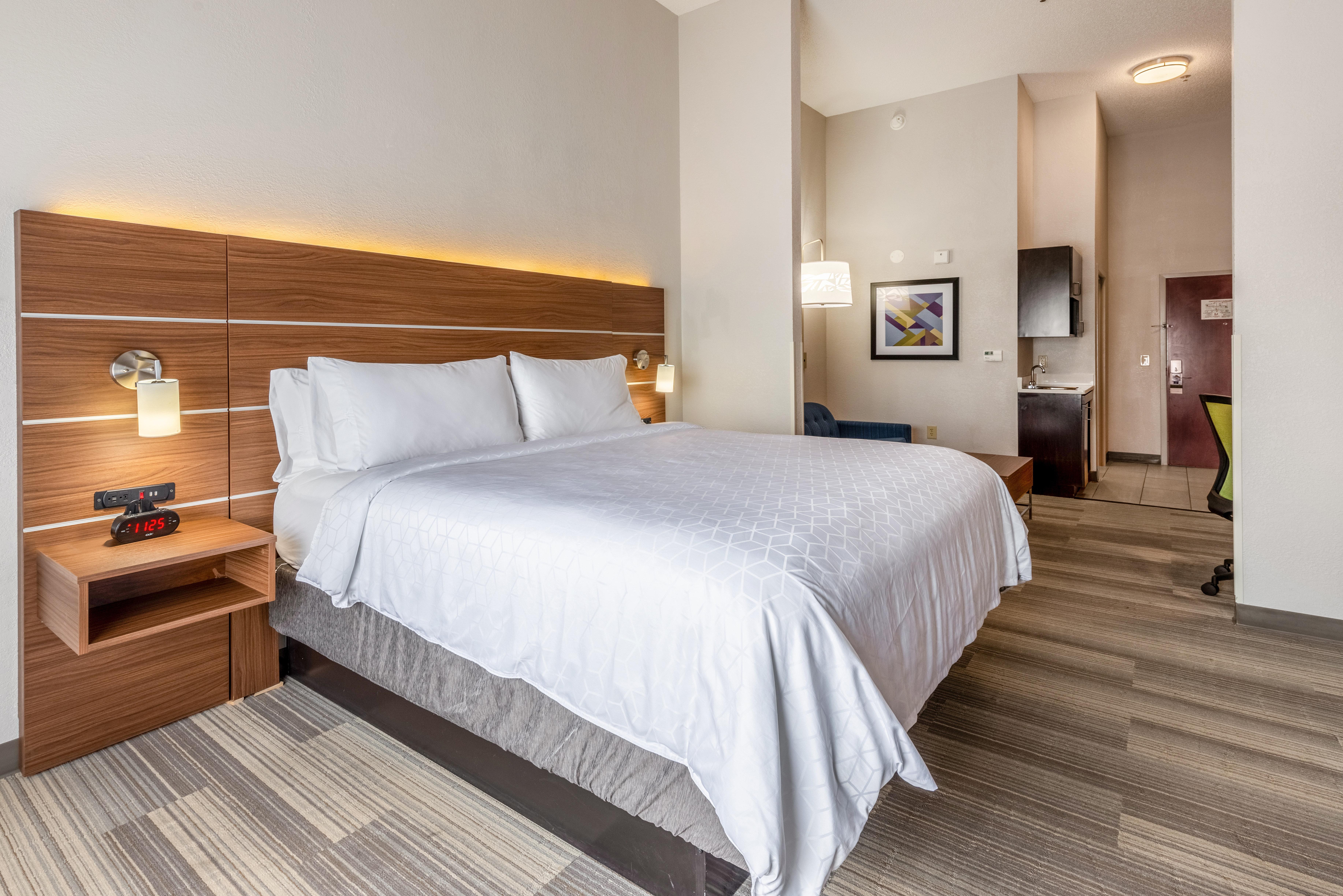 Holiday Inn Express & Suites Statesville Bagian luar foto