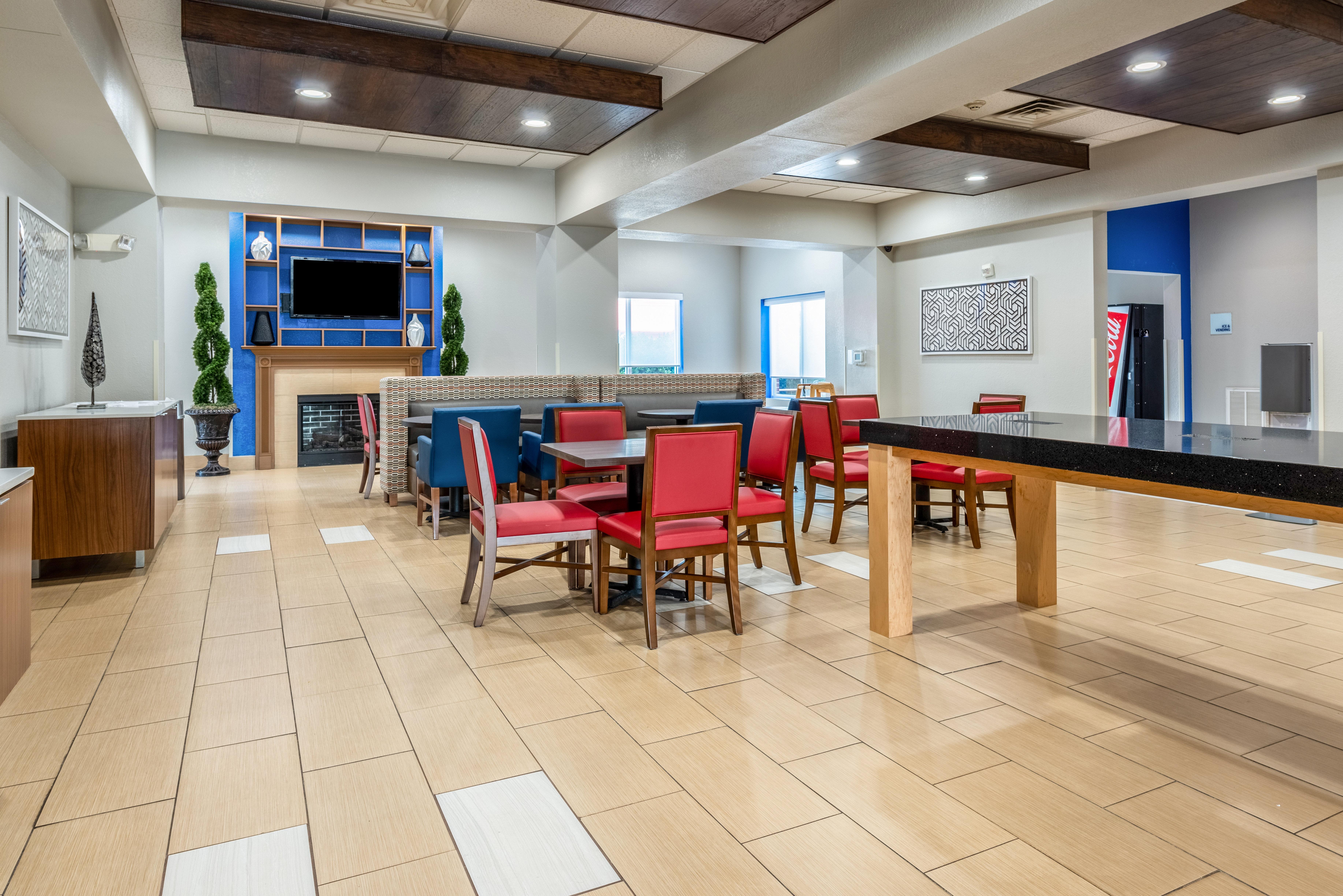 Holiday Inn Express & Suites Statesville Bagian luar foto