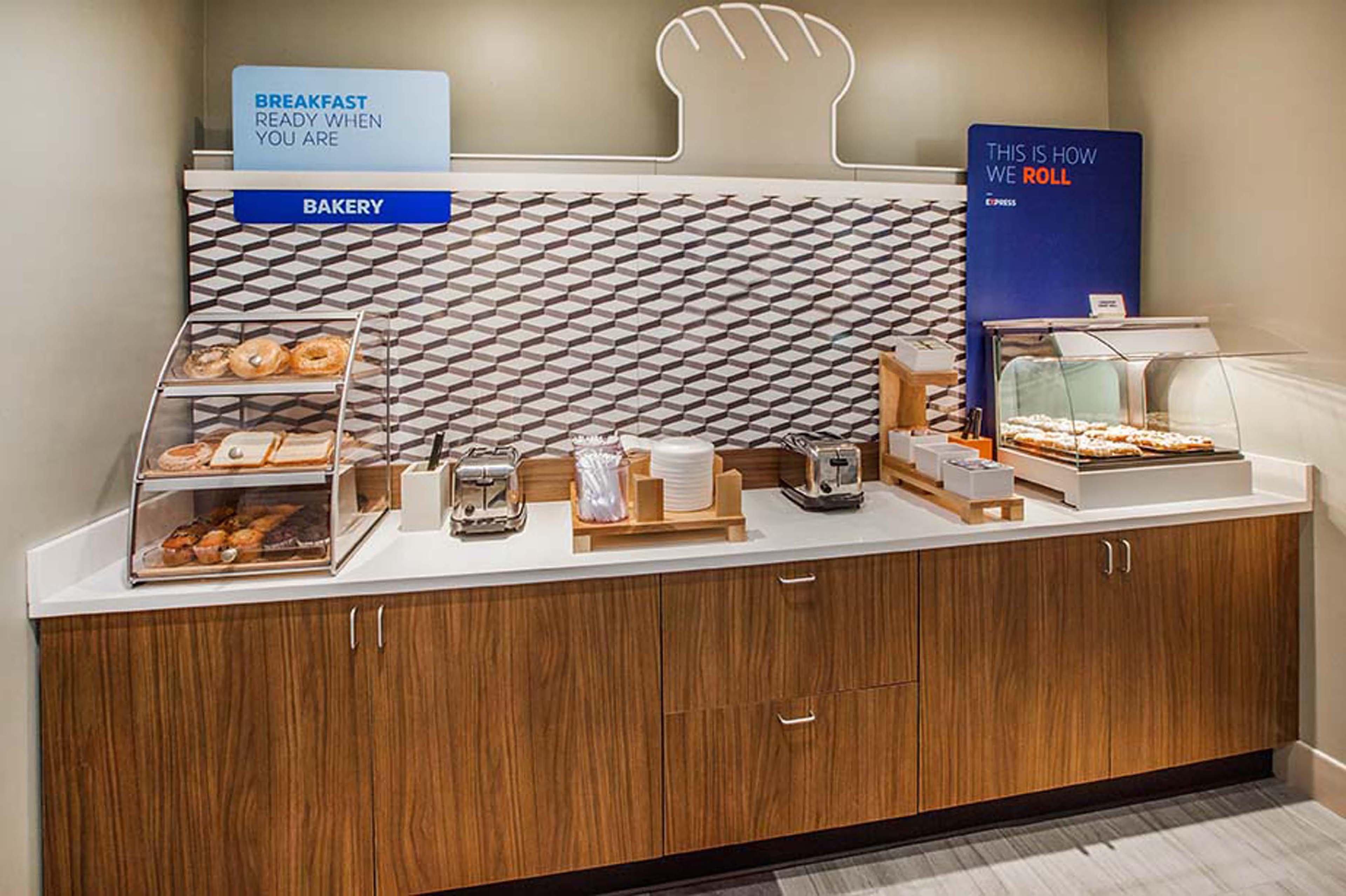 Holiday Inn Express & Suites Statesville Bagian luar foto