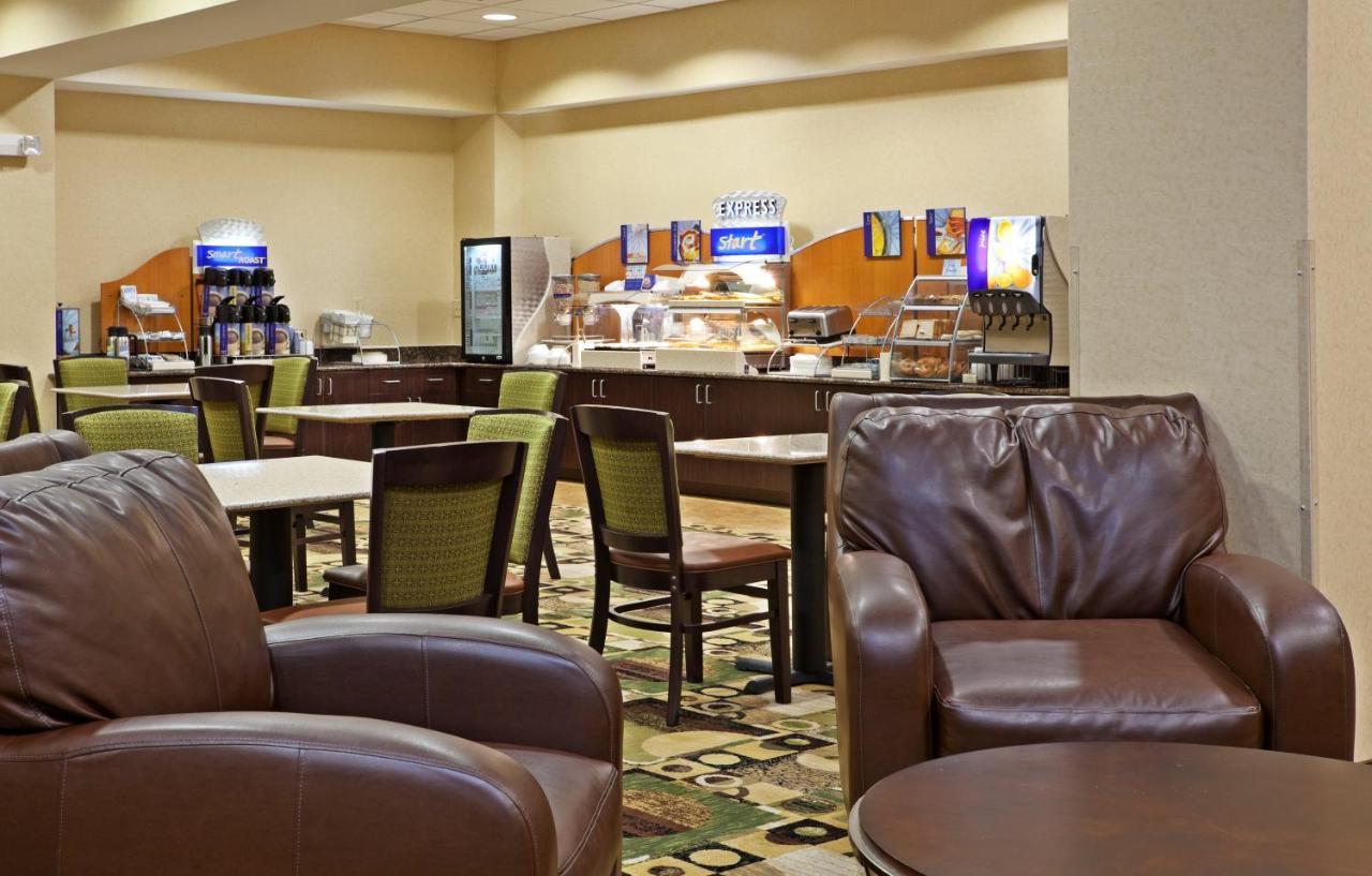 Holiday Inn Express & Suites Statesville Bagian luar foto