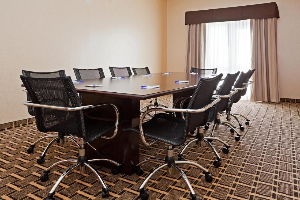 Holiday Inn Express & Suites Statesville Bagian luar foto