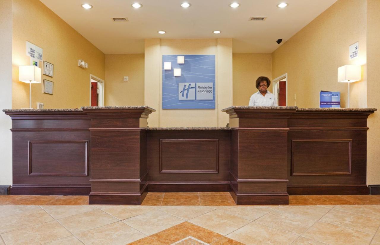 Holiday Inn Express & Suites Statesville Bagian luar foto