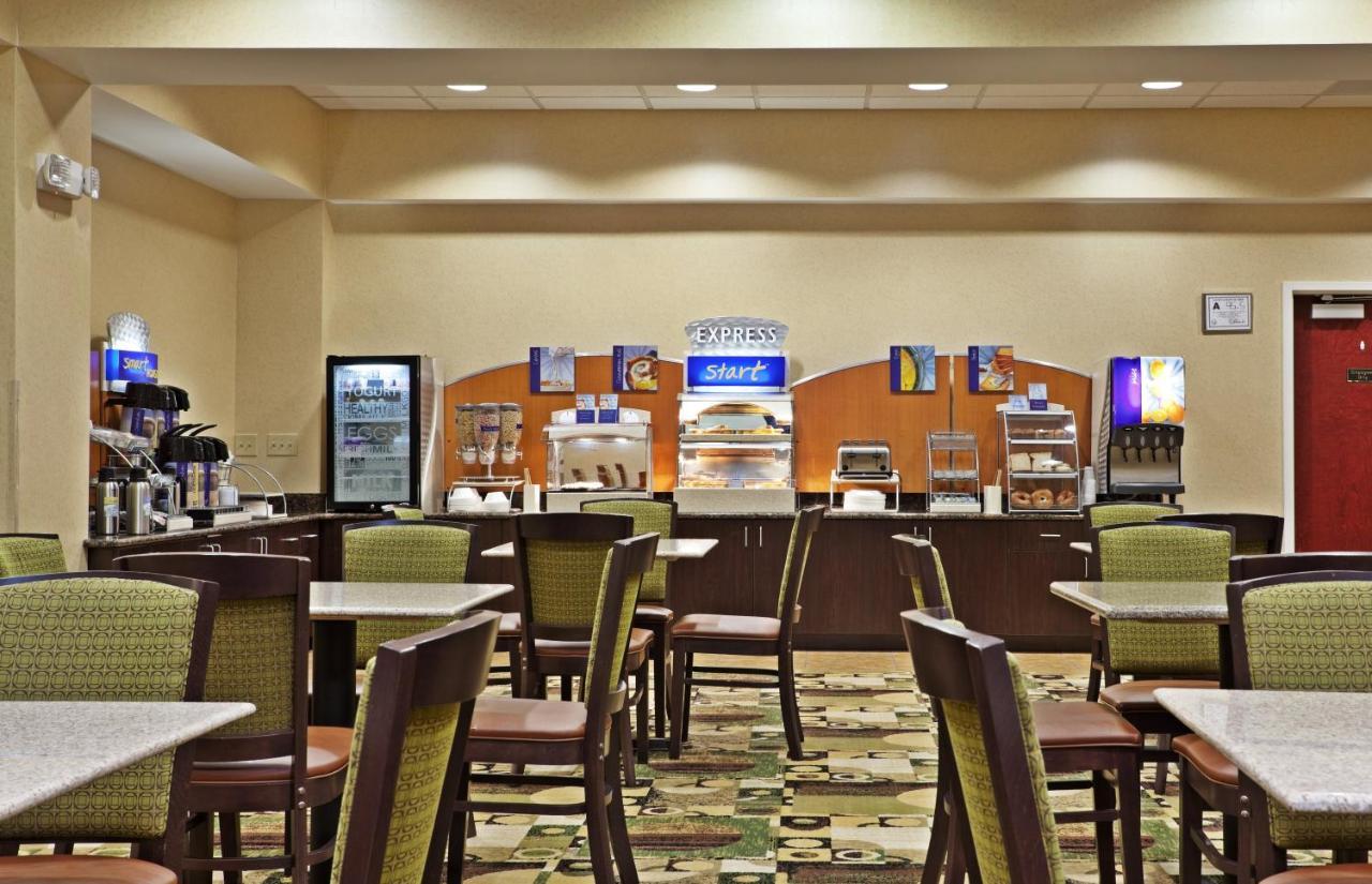 Holiday Inn Express & Suites Statesville Bagian luar foto