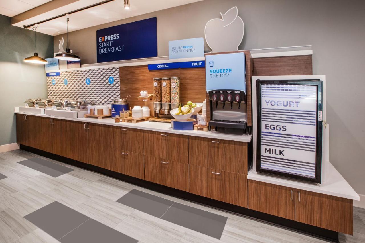 Holiday Inn Express & Suites Statesville Bagian luar foto